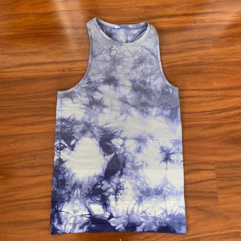 Like new Lululemon tie dye workout tank top